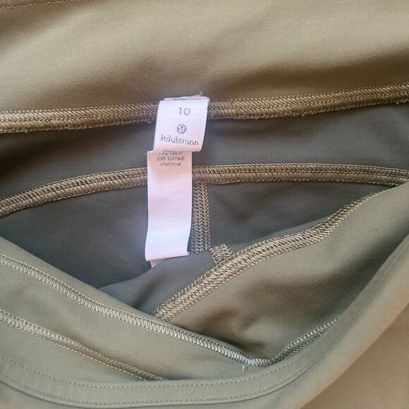 Lululemon Align High Rise Leggings with Pockets, 25", Size 10 - Picture 4 of 7